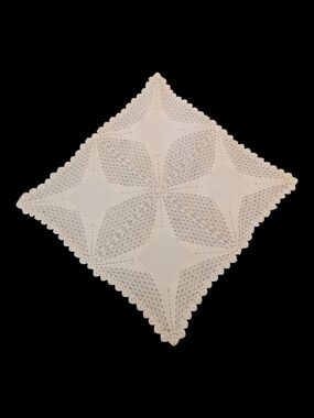VTG Off White Square Crocheted Floral Lace Linen Accents Table Topper Doilie